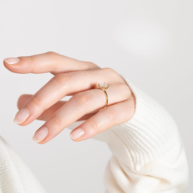 Zásnubní prsten s emerald moissanitem s výběrem velikosti Olson 151915