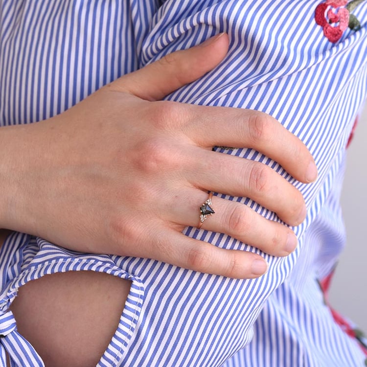 Prsten se salt and pepper diamantem z růžového zlata 80949