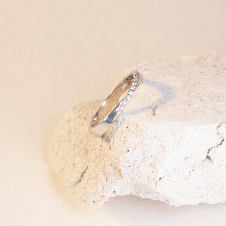 Zlaté propletené snubní prsteny s diamanty Brielle 100935