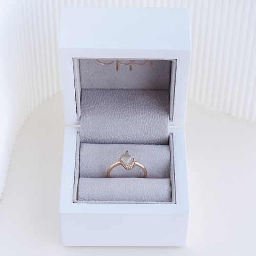 Prsten lozenge se salt and pepper diamantem a lab-grown diamanty Talley