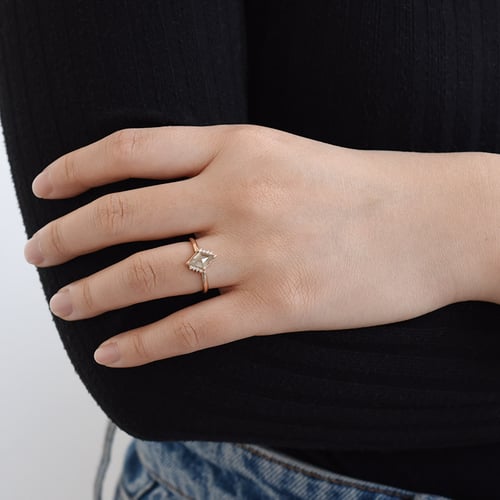Prsten lozenge se salt and pepper diamantem a lab-grown diamanty Talley