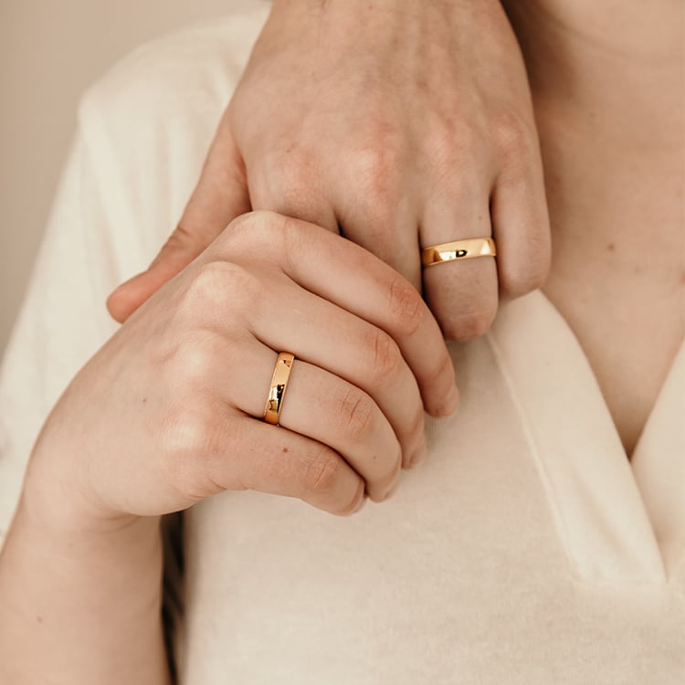 Zlaté snubní prsteny se zdobenými okraji Rayan 120131