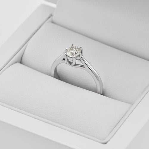Zásnubní prsten s lab-grown diamantem a rubínem Nelia