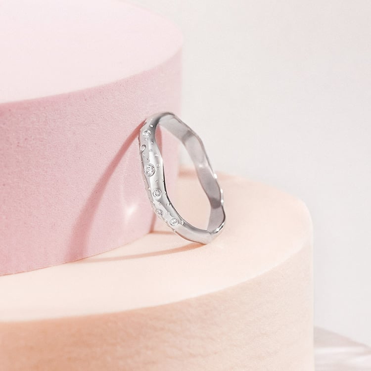 Nepravidelné zlaté snubní prsteny s diamanty Parnell 153255