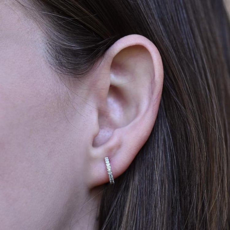 Elegantní kruhové náušnice s moissanity Gomati 105113