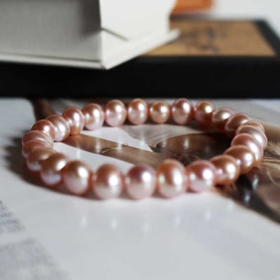 Náramek s perlami