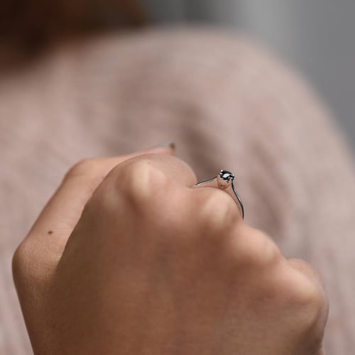 Zásnubní prsten se srdíčkem a černým diamantem Lenal