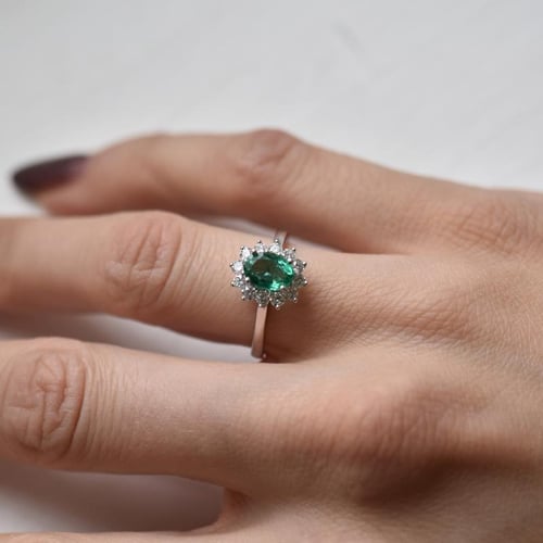 Zásnubní prsten se smaragdem a diamanty Fedel