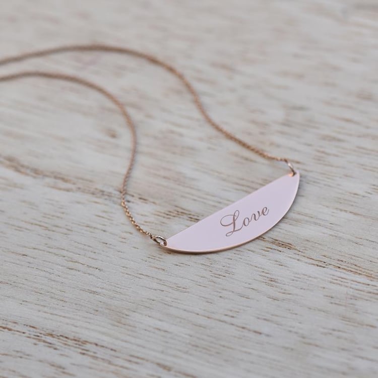 Zlatý náhrdelník s nápisem 40250