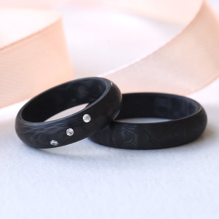 Snubní prsteny z karbonu s diamanty 77709
