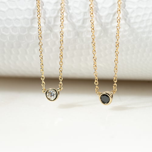 Stříbrný minimalistický náhrdelník s černým diamantem Glosie