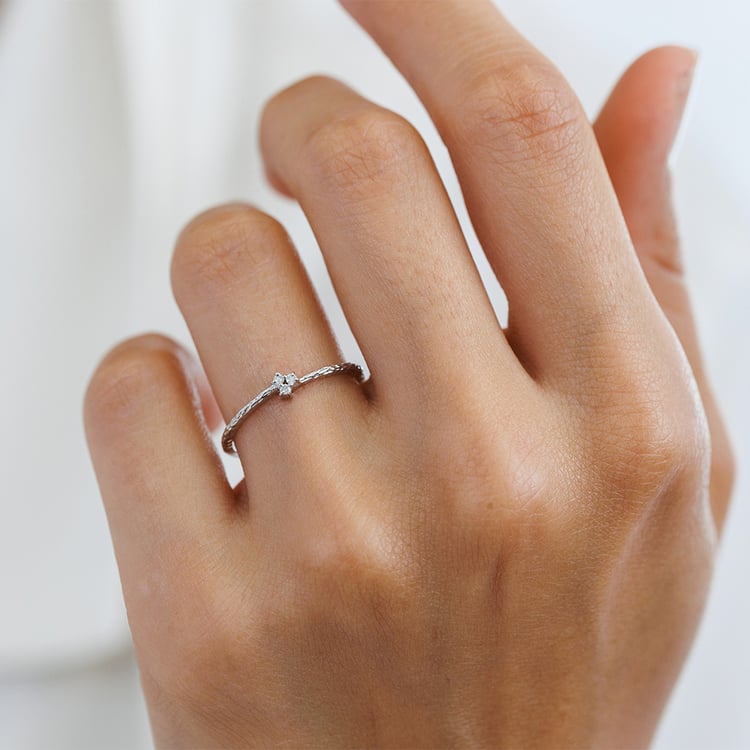 Stříbrný diamantový prsten s tepaným povrchem Milan 157786