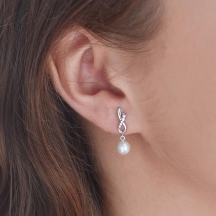 Visací perlové náušnice ze stříbra Shamita