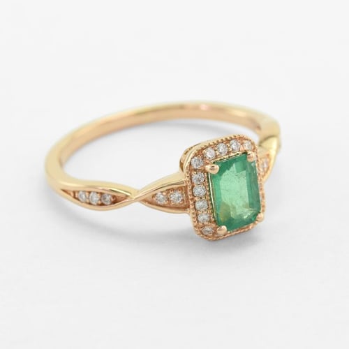 Elegantní smaragdový zlatý prsten s diamanty Enoh
