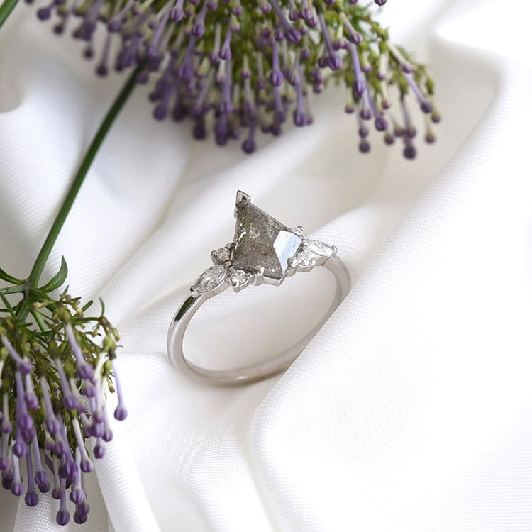 Prsten se salt and pepper diamantem 82542