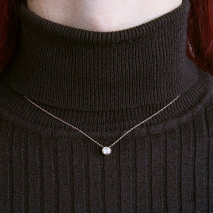 Bezel náhrdelník se zářivým moissanitem Jonie