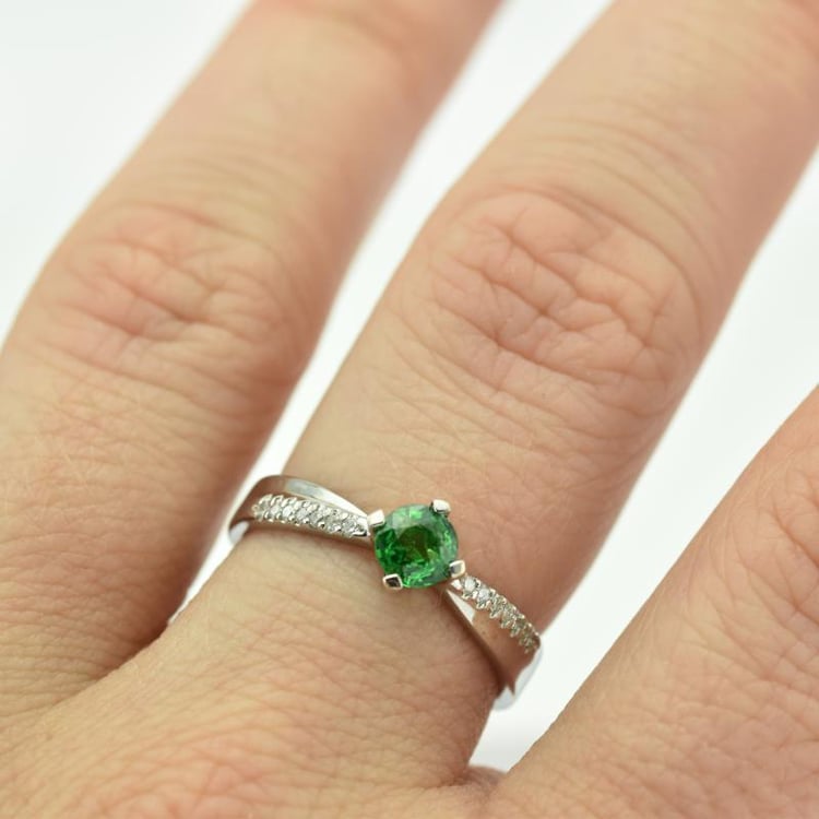 Zásnubní prsten s tsavorit granátom 16170