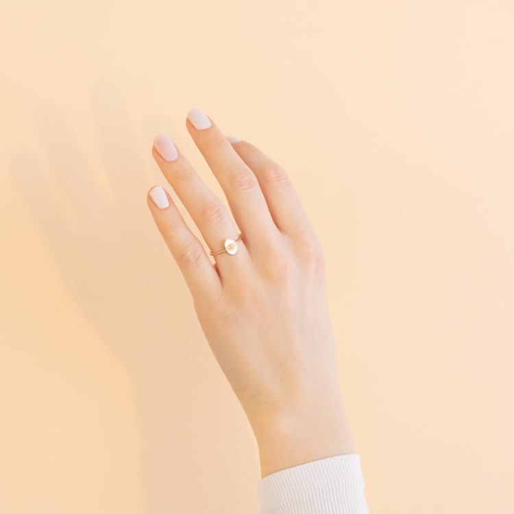 Oválný prsten s gravírem květiny Agatha 101088