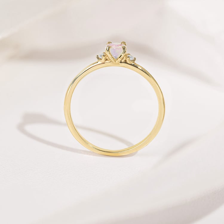 Zlatý zásnubní prsten s měsíčním kamenem a diamanty Hye 156272