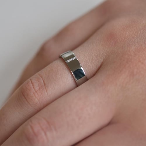 Zlaté snubní prsteny s diamanty Pyar