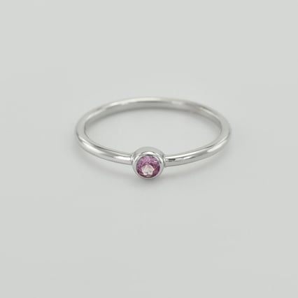 Zlatý minimalistický prsten s růžovým safírem Emilien