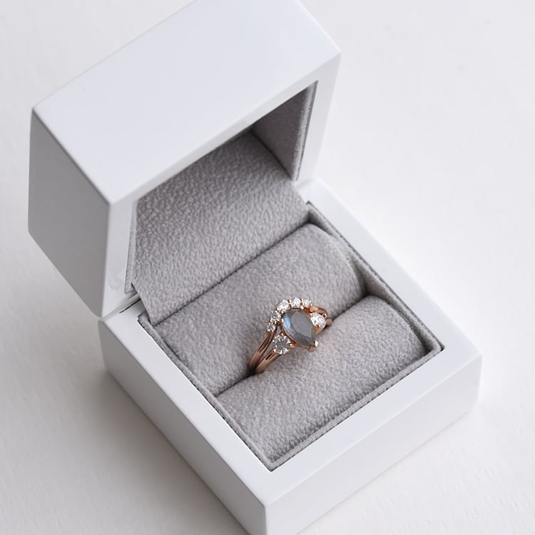 Set prstenů s labradoritem a moissanity 73728