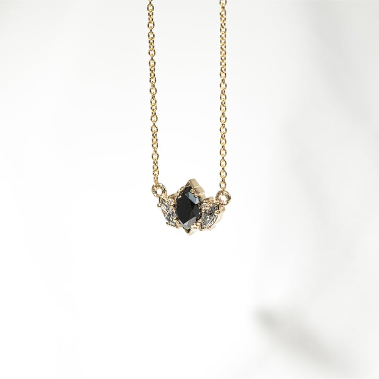 Náhrdelník s marquise salt and pepper diamanty Everline 127110