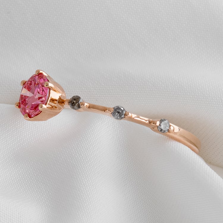 Zásnubní prsten s certifikovaným fancy pink lab-grown diamantem Imelda 136504