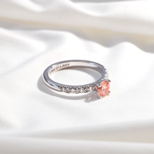 Zásnubní prsten s certifikovaným fancy pink lab-grown diamantem Megha