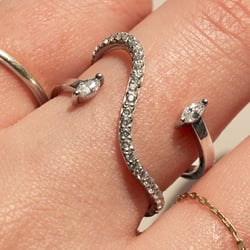 Atypický prsten s moissanity Lina