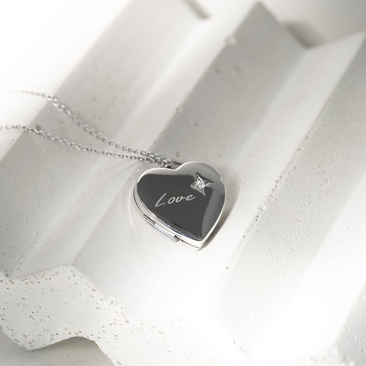 Srdíčkový medailon ze stříbra s diamantem 130431