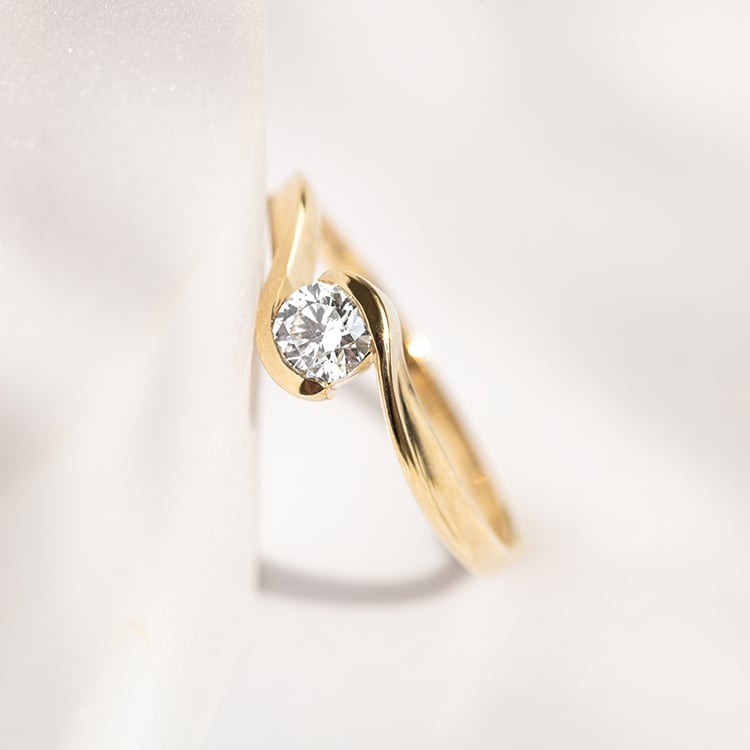 Zásnubní prsten s diamantem Yadu 142953