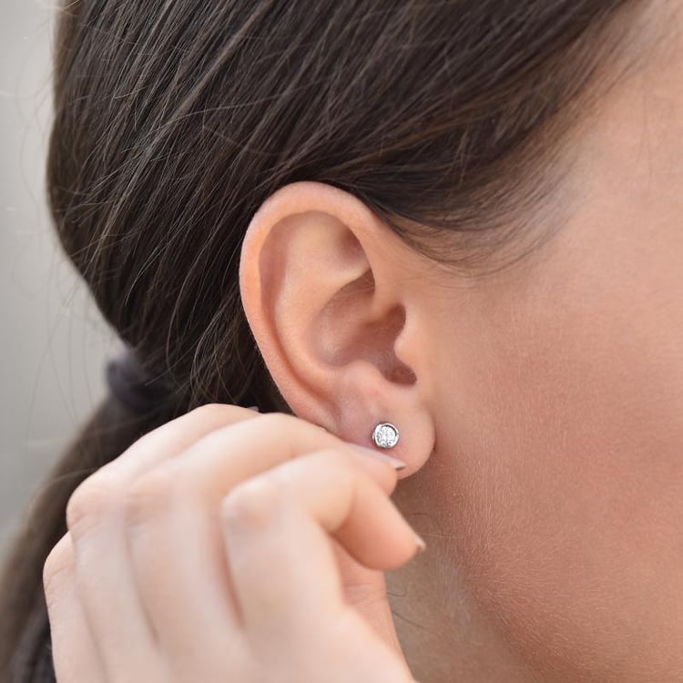 Napichovací platinové náušnice s diamanty Irja 13409