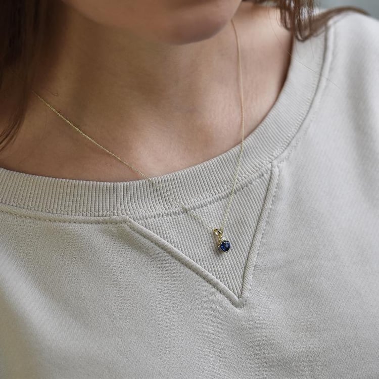 Náhrdelník se safírem 38802