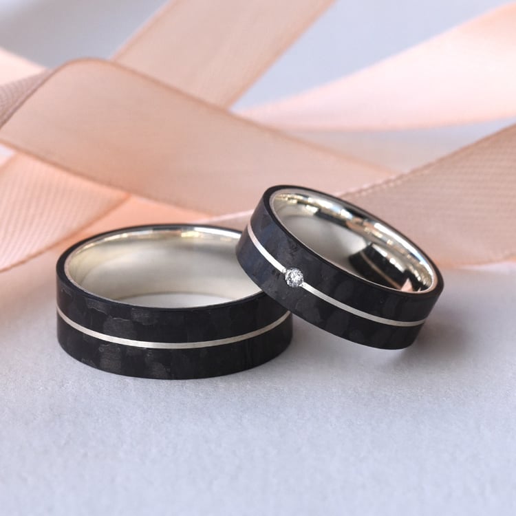 Karbonové snubní prsteny s diamantem 77692