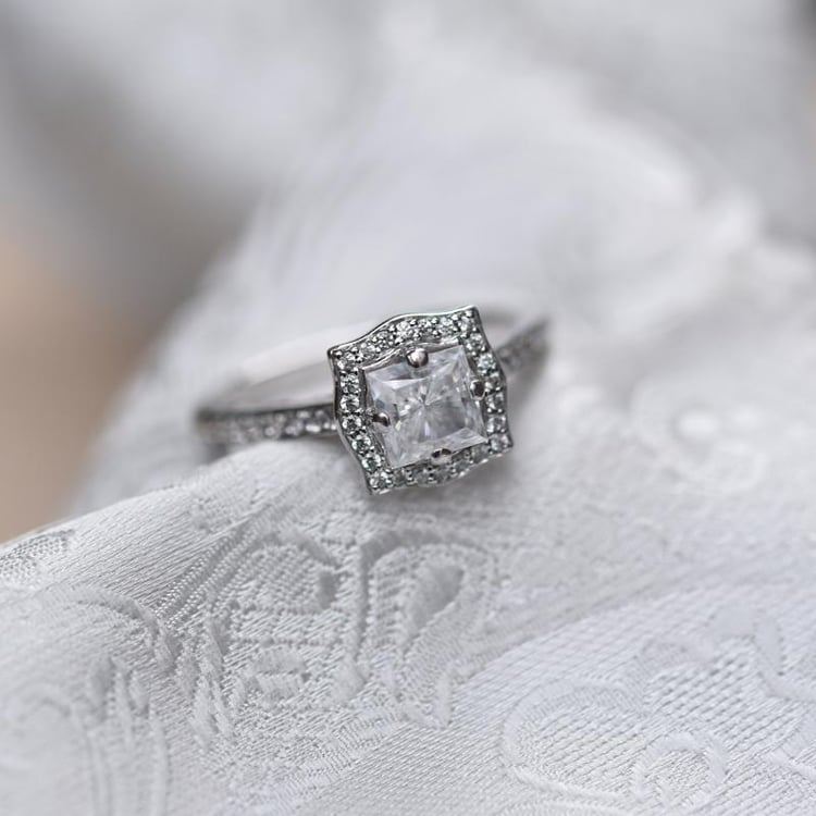 Zlatý halo zásnubní prsten s diamantem 49597