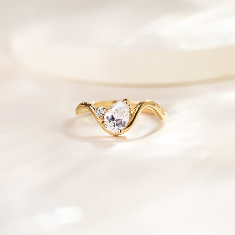 Zásnubní prsten s pear lab-grown diamantem 154949