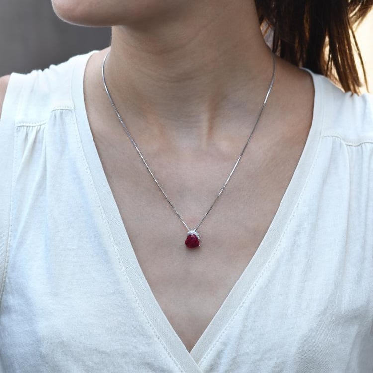 Srdce ve stříbrném náhrdelníku Dilona 8323