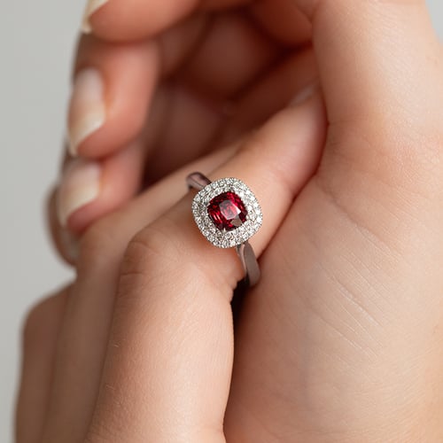 Luxusní zlatý prsten se spinelem a diamanty Charmaine