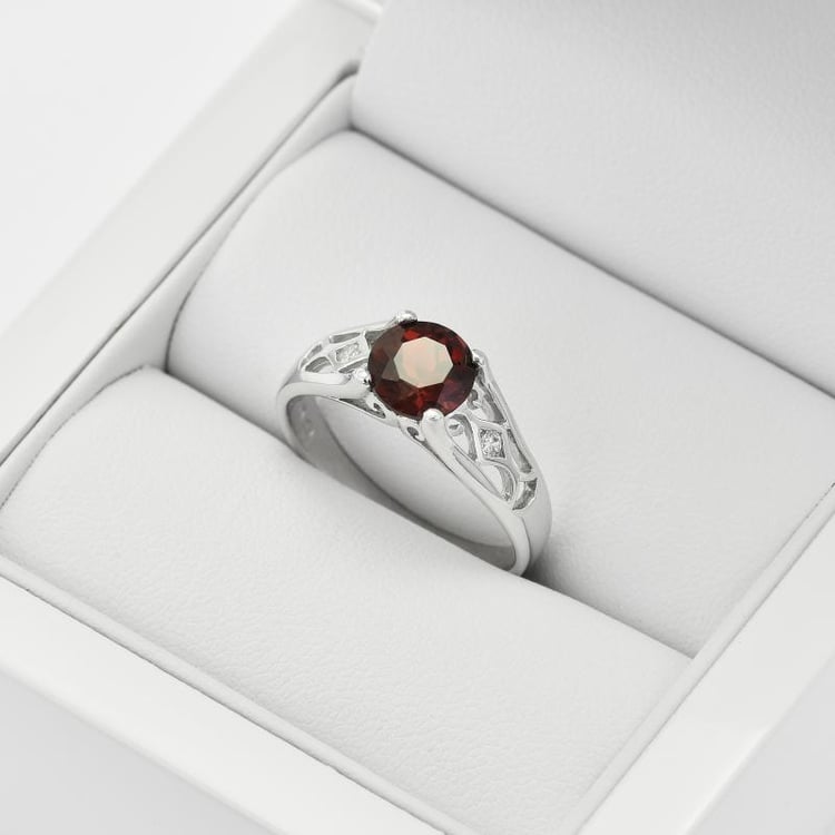 Stříbrný prsten s granátem 31796