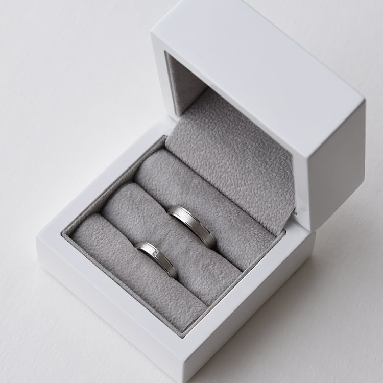 Zlaté snubní prsteny 75137