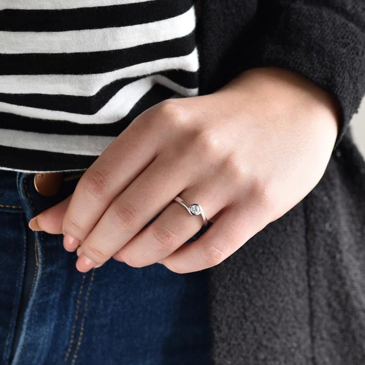 Zásnubní prsten s diamantem 11354