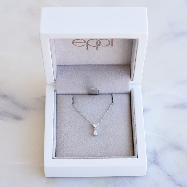 náhrdelník s pear diamantem 87205