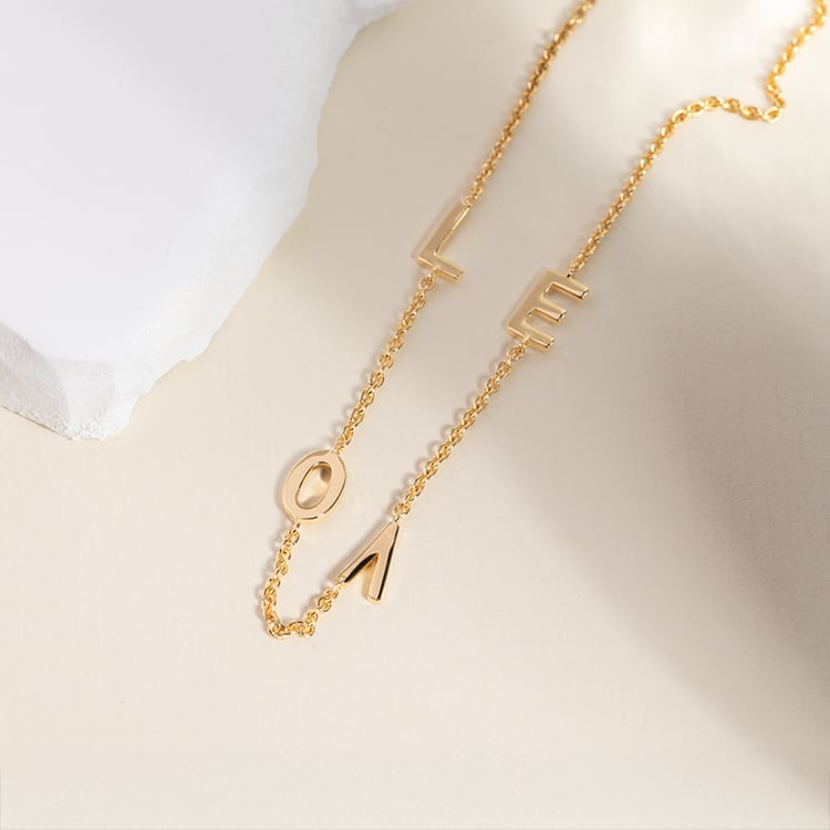 Náhrdelník s 4 písmenky podle vaší volby Lupe 149682