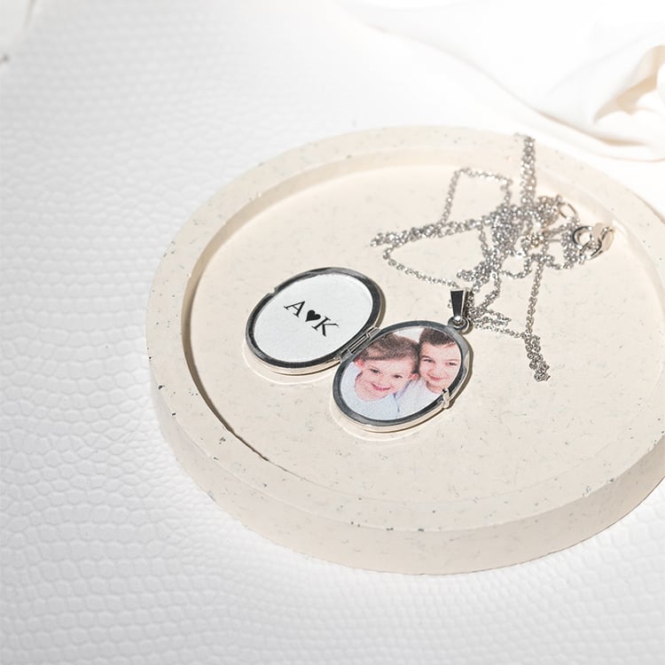 Stříbrný otevírací medailon se vzorem 131727