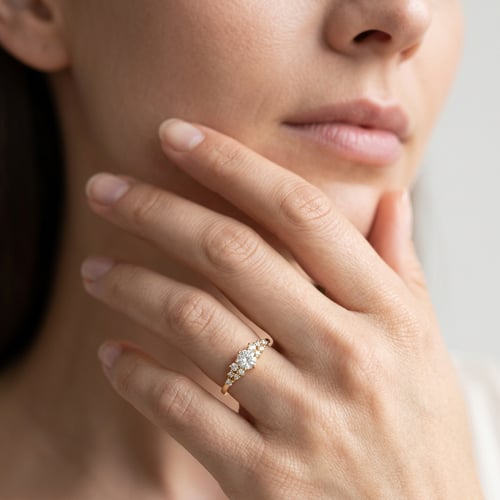 Romantický zásnubní prsten s diamanty Donell