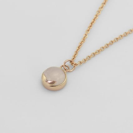 Zlatý přívěsek s cabochon růženínem Azalea