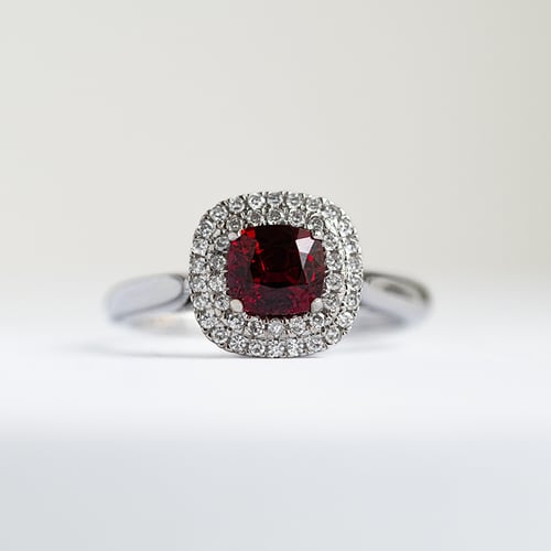 Luxusní zlatý prsten se spinelem a diamanty Charmaine