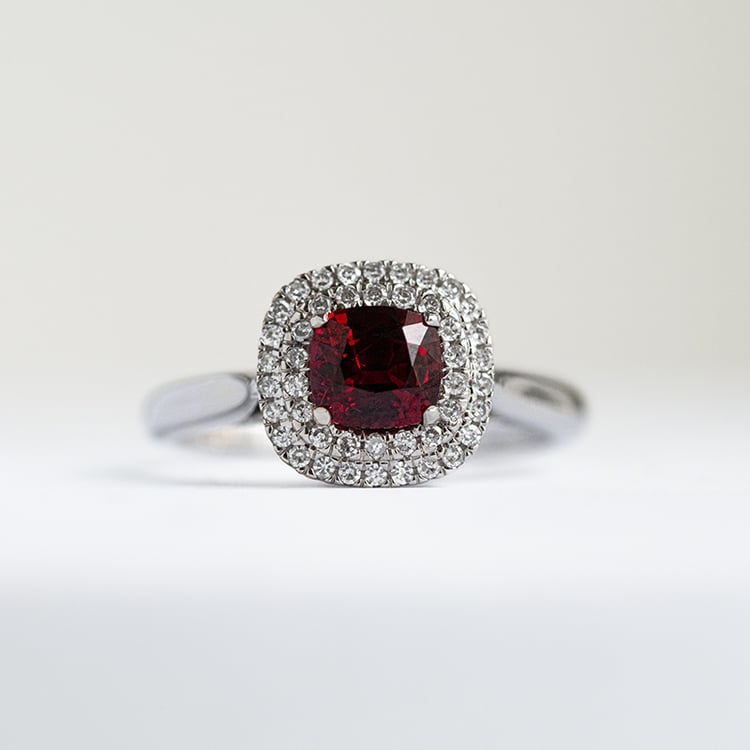 Luxusní zlatý prsten se spinelem a diamanty Charmaine 144624