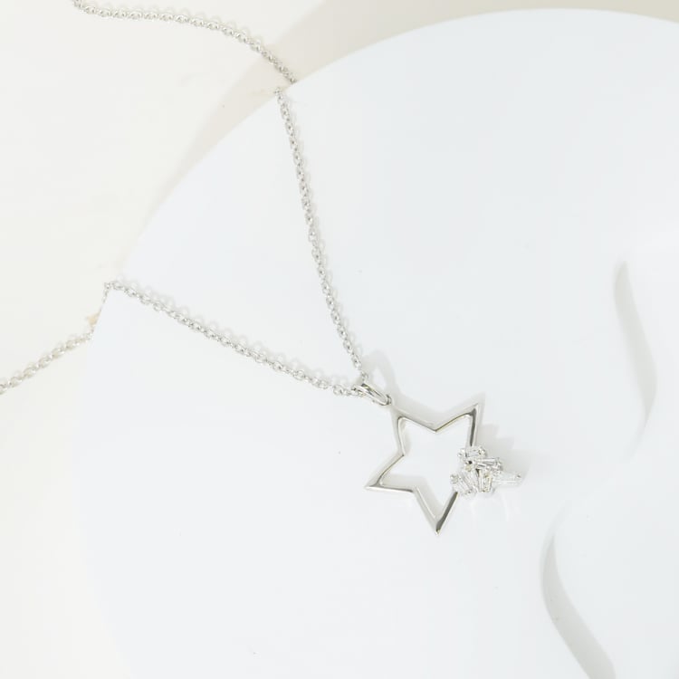 Zlatý přívěsek s lab-grown diamantem ve tvaru hvězdyZlatý přívěsek s lab-grown diamantem ve tvaru hvězdy 164959